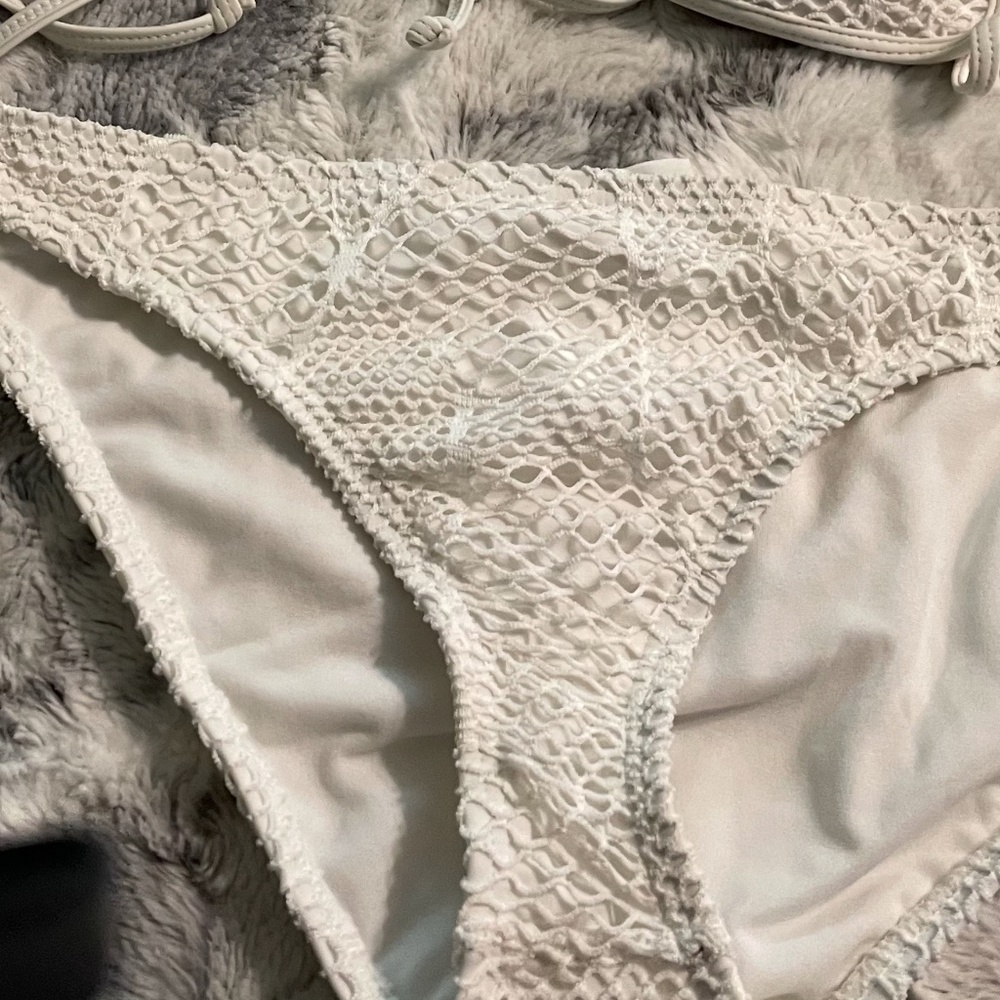 NWOT< Reef Bikini Bottoms, fishnet , NWOT, size L